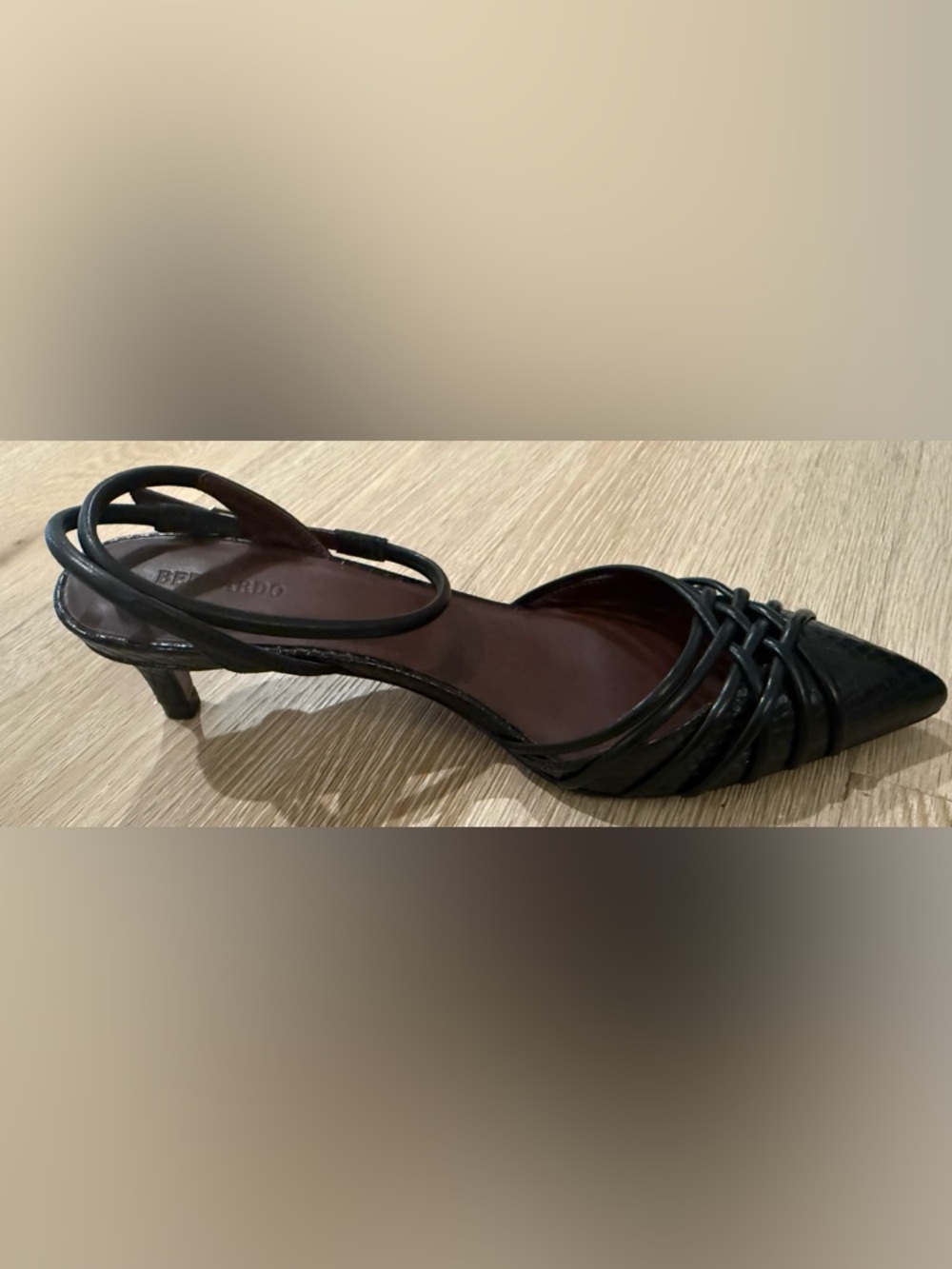 Bernardo Minu Black Pointy Leather Adj. Strappy  Kitten Heel Pumps  Sz 7.5 NWT